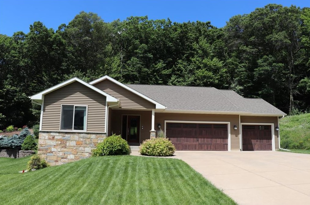 4208 Bennington Ct, Eau Claire, WI 54703