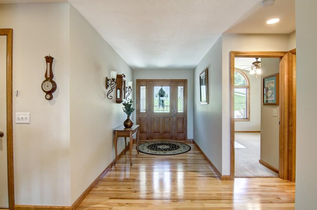 4220 Williamsburg Dr, Eau Claire, WI 54703