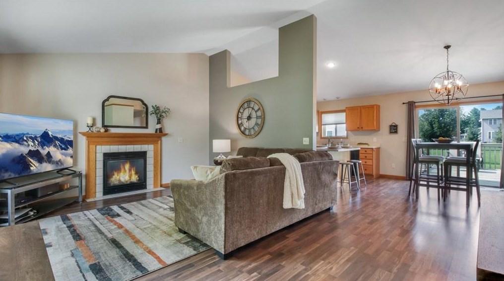 4330 Springfield Dr, Eau Claire, WI 54701