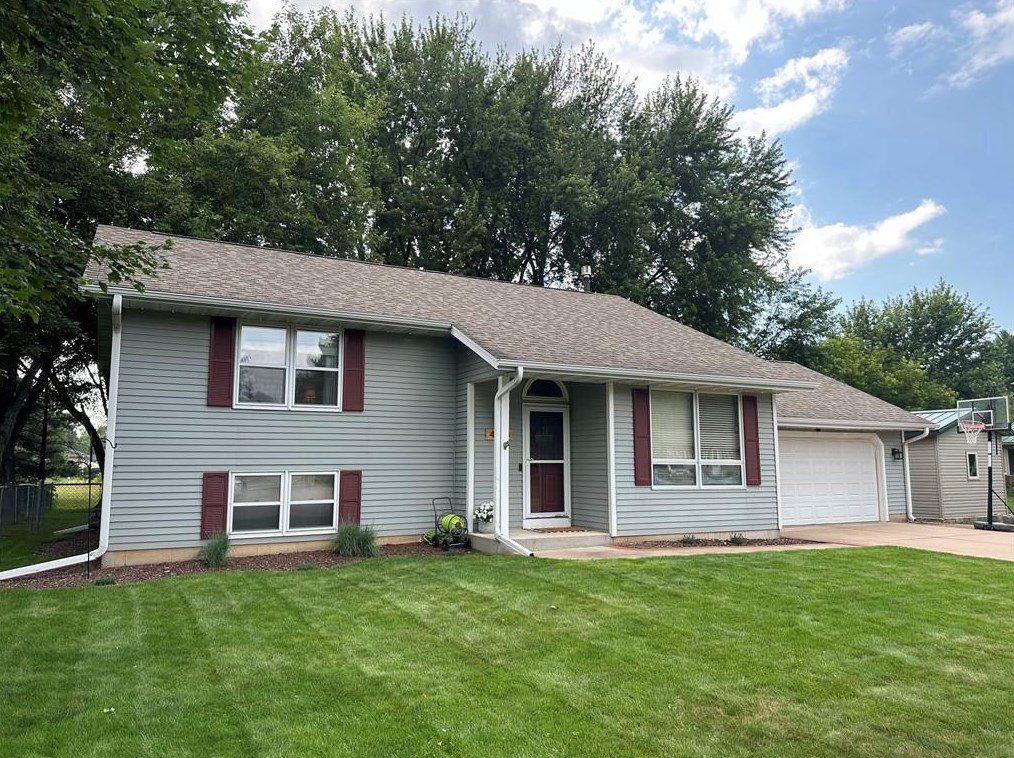 4610 Puttor Dr, Eau Claire, WI 54701