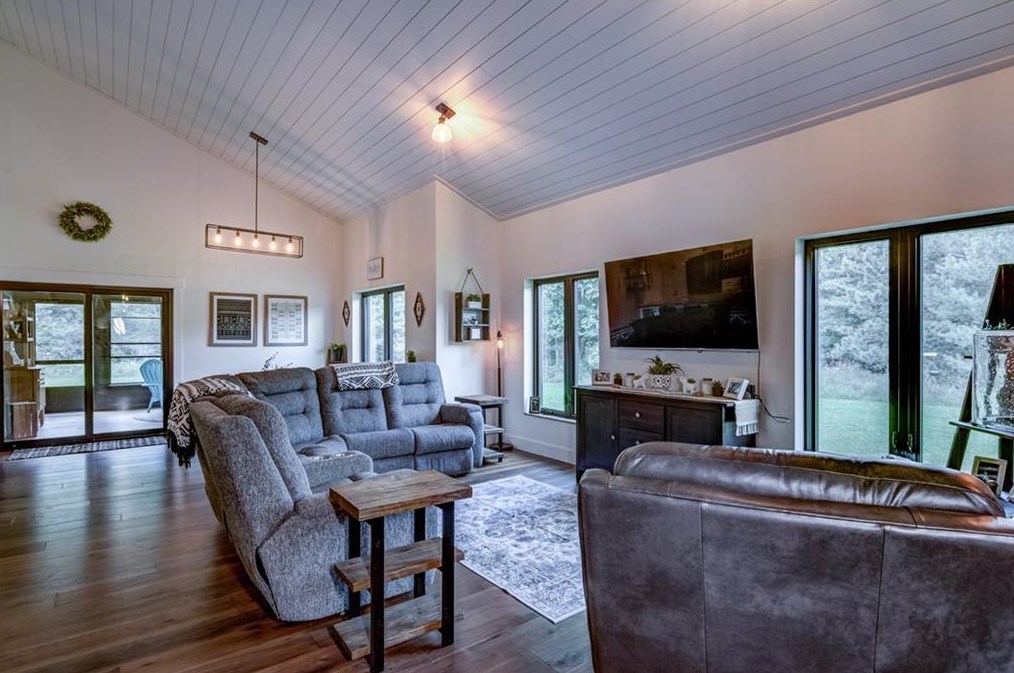 5338 S Lowes Creek Rd, Eau Claire, WI 54701