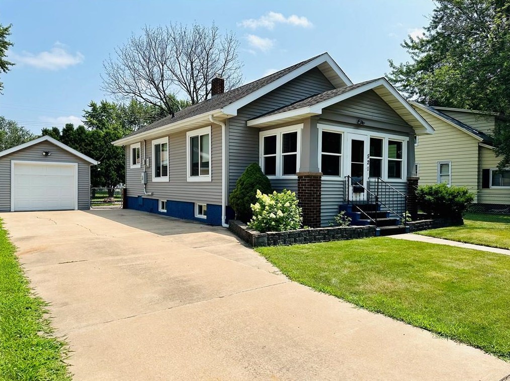 521 S Main St, Eau Claire, WI 54729