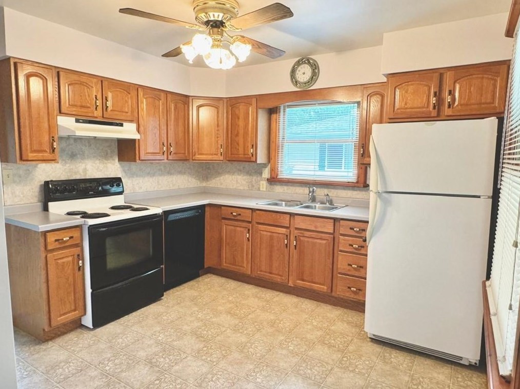 813 E 2nd St, Ladysmith, WI 54848