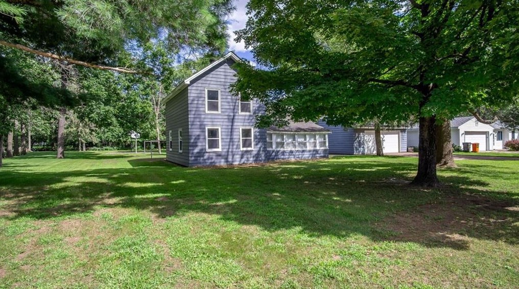 3815 Riverview Dr, Eau Claire, WI 54703