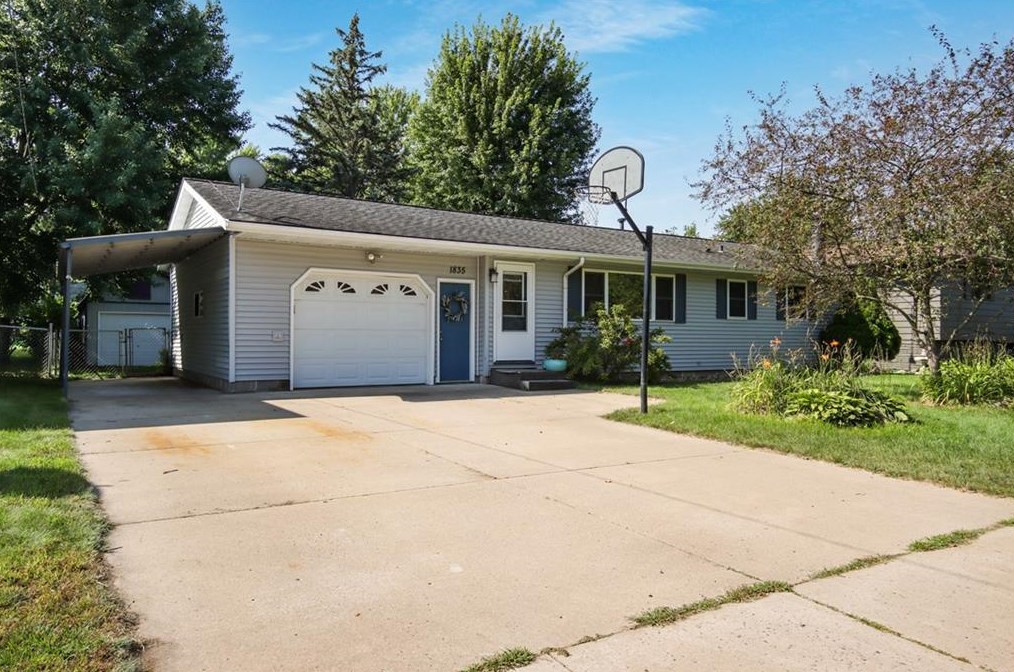 1835 Redwood Dr, Eau Claire, WI 54703