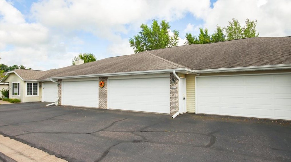 4427 E Robin Meadows Ln, Eau Claire, WI 54701
