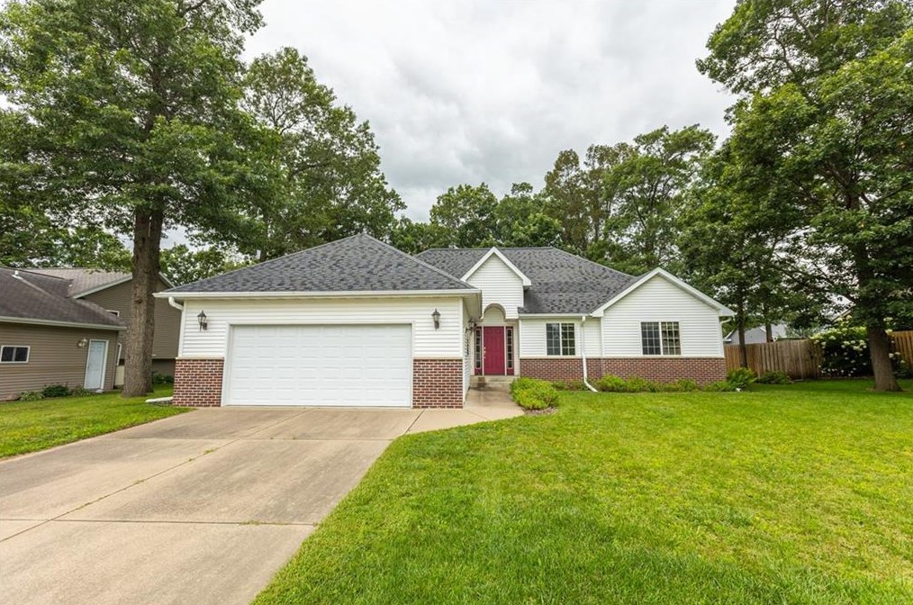 4828 Running Deer Dr, Eau Claire, WI 54703