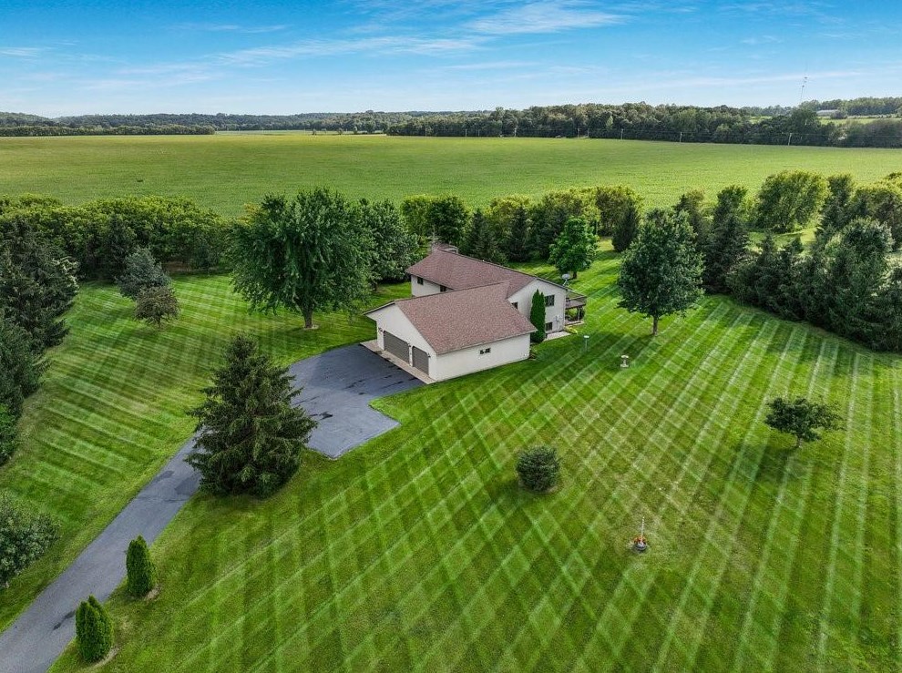 621 Glover Rd, Hudson, WI 54016
