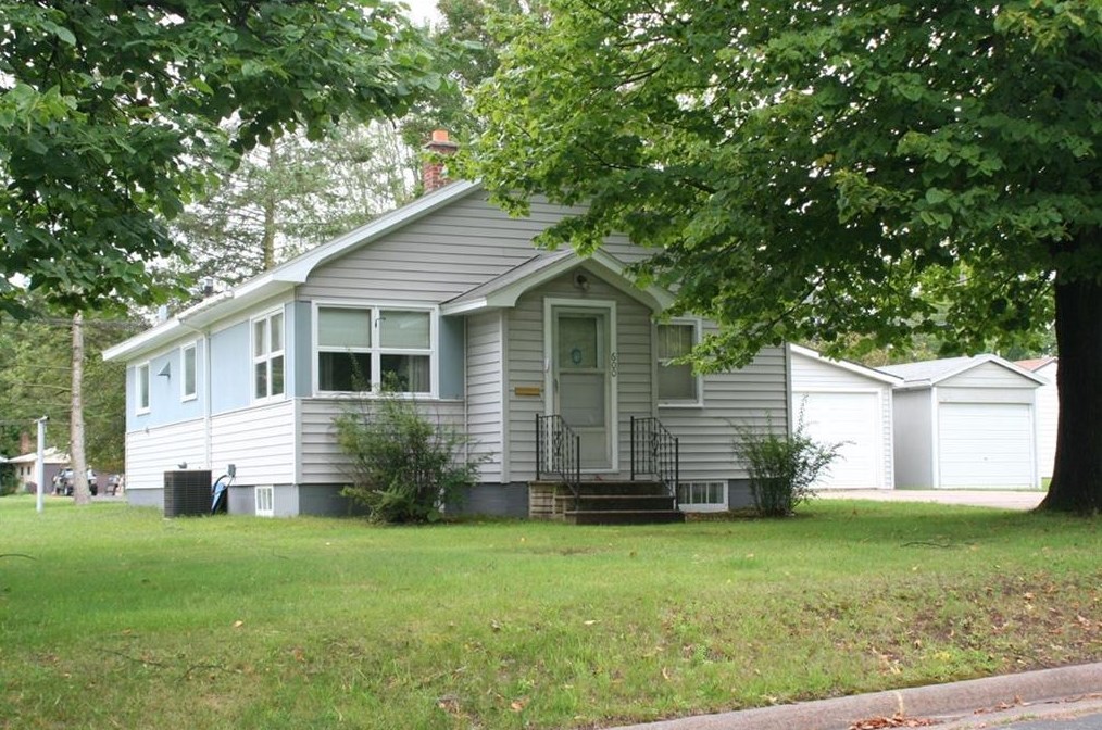 600 E 11th St, Ladysmith, WI 54848