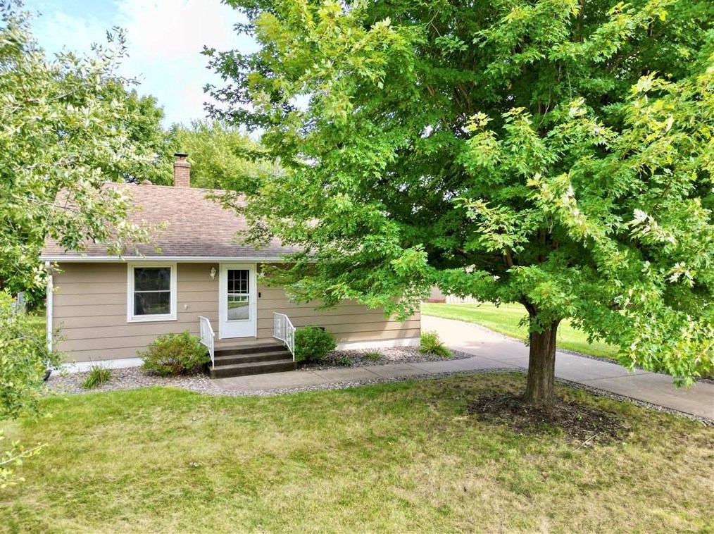 2123 7th St, Eau Claire, WI 54703