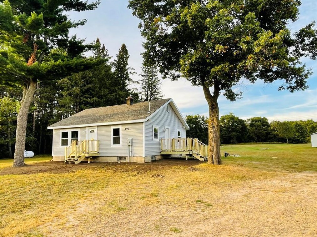 9708 Olson Dr, Eau Claire, WI 54703