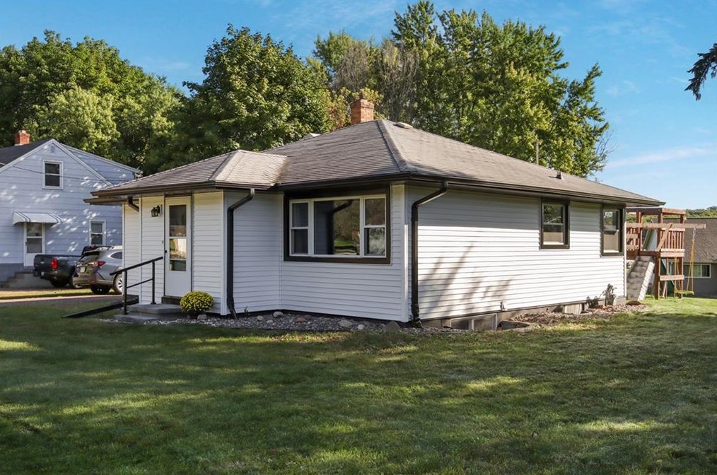 4927 Jeffers Rd, Eau Claire, WI 54703