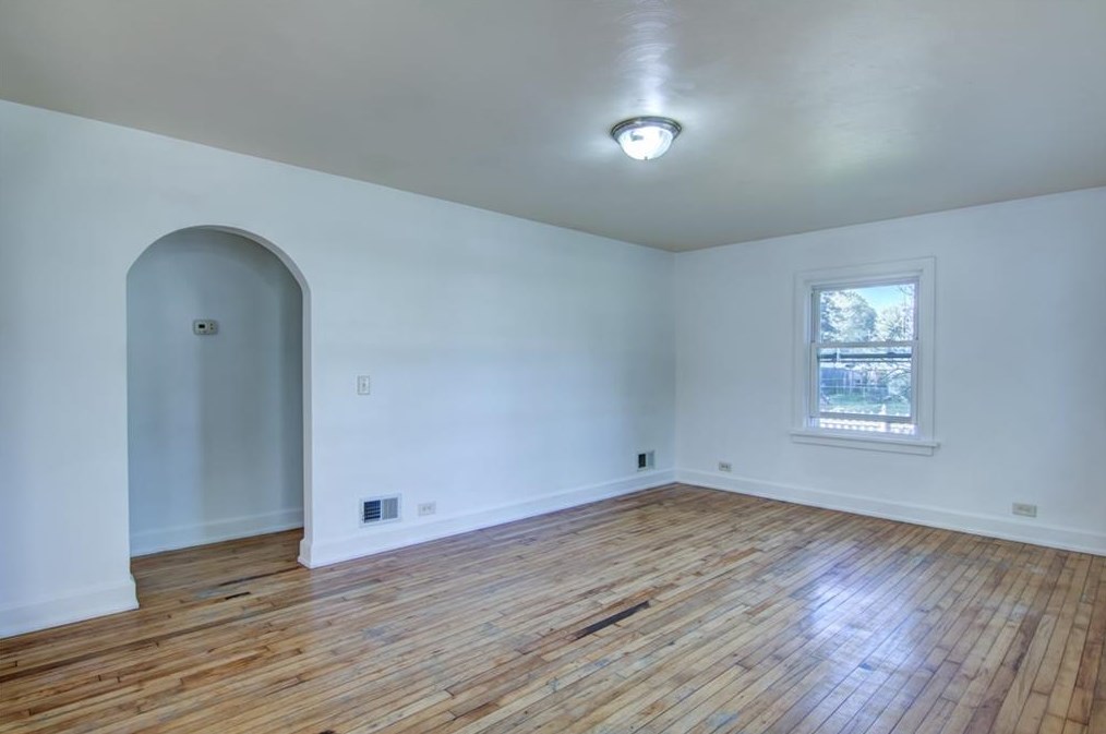 2044 12th St, Eau Claire, WI 54703