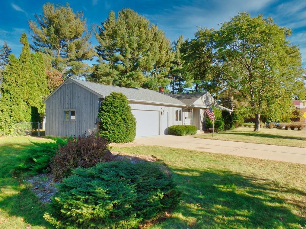 3215 S Lexington Blvd, Eau Claire, WI 54701
