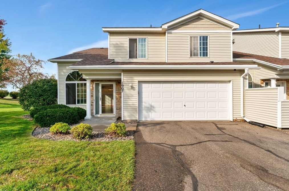 1907 Iris Bay, Hudson, WI 54016