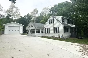 1404 Silvermine Dr, Eau Claire, WI 54703 - Photo 2