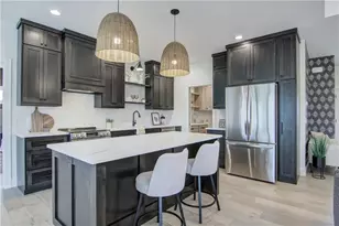 924 Bluff View Cir, Chippewa Falls, WI 54729 - Photo 4