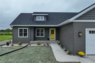 924 Bluff View Cir, Chippewa Falls, WI 54729 - Photo 2