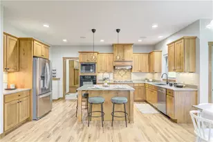 907 Sandalwood Dr, Altoona, WI 54720 - Photo 8