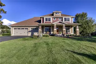 907 Sandalwood Dr, Altoona, WI 54720 - Photo 2