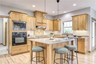 907 Sandalwood Dr, Altoona, WI 54720 - Photo 10