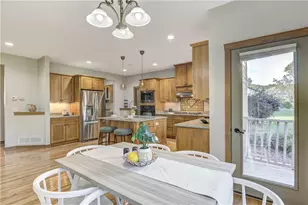 907 Sandalwood Dr, Altoona, WI 54720 - Photo 12