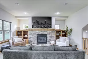 907 Sandalwood Dr, Altoona, WI 54720 - Photo 4