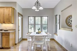 907 Sandalwood Dr, Altoona, WI 54720 - Photo 10