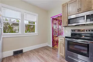 739 Broadway St, Eau Claire, WI 54703 - Photo 8