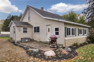 103 S Buena Vista Rd, Elk Mound, WI 54739 - Photo 8