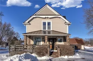 413 E Stanley St, Thorp, WI 54771 - Photo 2
