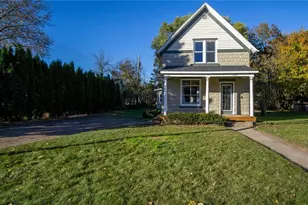 324 Mead St, Eau Claire, WI 54703 - Photo 2