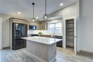 2231 Meadow Ln, Eau Claire, WI 54701 - Photo 4