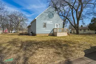 819 Harriet St, Altoona, WI 54720 - Photo 2