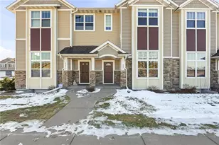 5221 Stonewood Dr, Eau Claire, WI 54703 - Photo 2