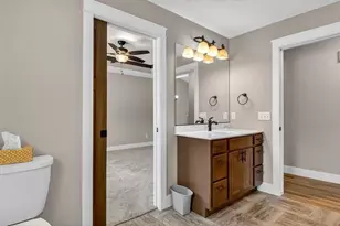 5580 Grn Pk Dr, Eau Claire, WI 54703 - Photo 8