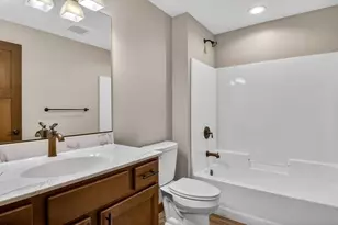 5580 Grn Pk Dr, Eau Claire, WI 54703 - Photo 16