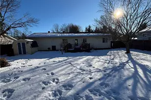 2202 Crestview Dr, Eau Claire, WI 54703 - Photo 48