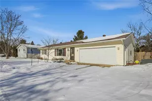2202 Crestview Dr, Eau Claire, WI 54703 - Photo 2