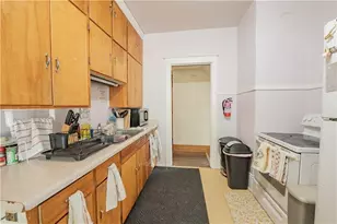 1010 S Farwell St, Eau Claire, WI 54701 - Photo 12