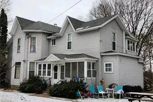 127 W Cedar St, Chippewa Falls, WI 54729 - Photo 2