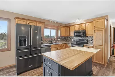 2551 Roberts Court, Altoona, WI 54720 - Photo 4