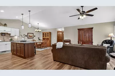 5643 Green Park Drive, Eau Claire, WI 54703 - Photo 2