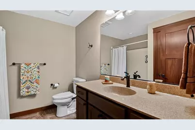 5643 Green Park Drive, Eau Claire, WI 54703 - Photo 16