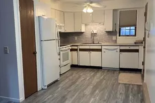 304 Parkview Ct, Altoona, WI 54720 - Photo 2