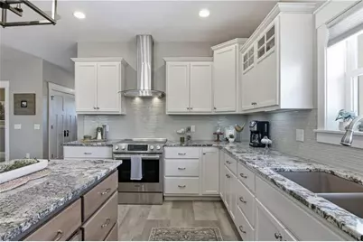 4615 S Oakwood Hills Parkway, Eau Claire, WI 54701 - Photo 6