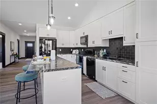 3355 Iris Dr, Eau Claire, WI 54703 - Photo 16