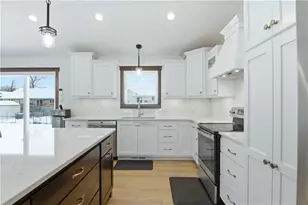 4919 Woodlands Dr, Eau Claire, WI 54703 - Photo 4