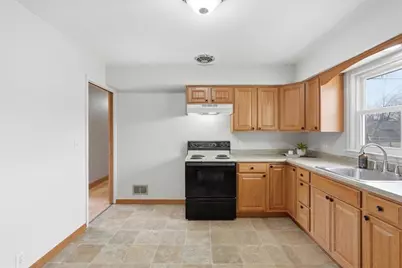 321 W Tyler Avenue, Eau Claire, WI 54701 - Photo 8