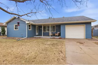 921 W Spruce Street, Chippewa Falls, WI 54729 - Photo 2